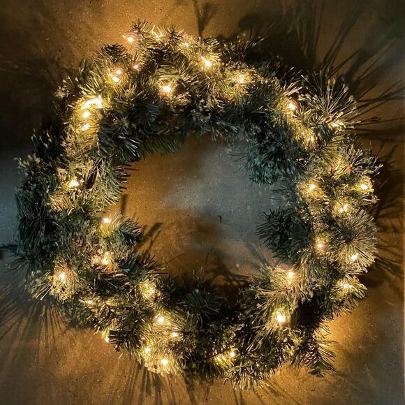 Holiday Decor Light Up Wreath - Picture 1 of 7